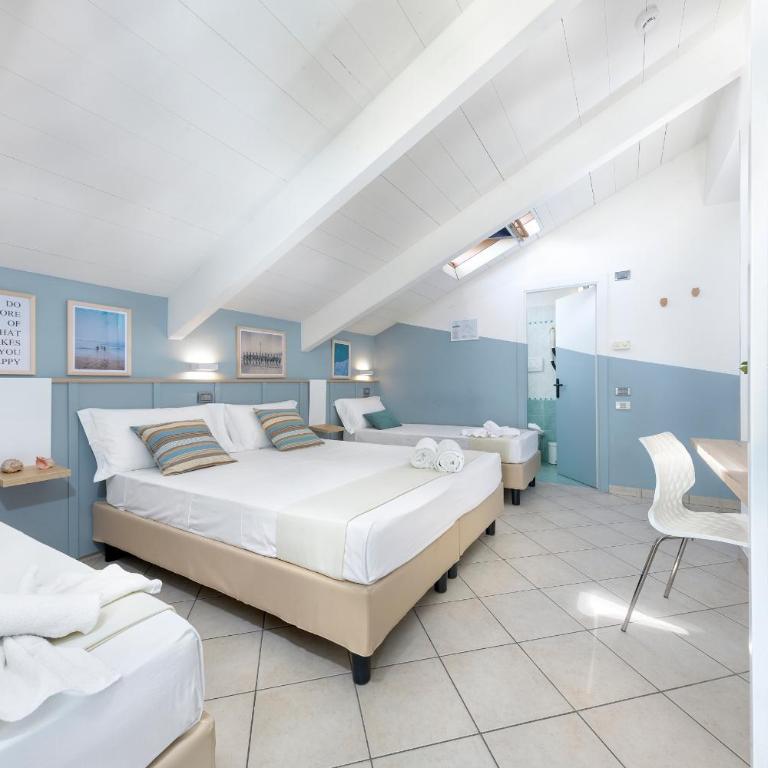 Hotel La Residenza - Quadruple Room with Terrace - 3