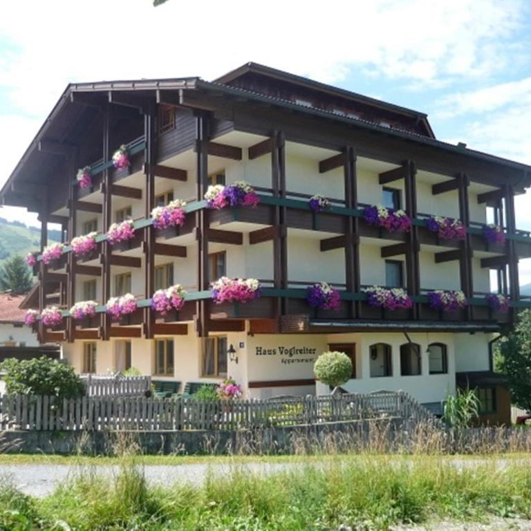 Haus Voglreiter - inkl Sommerkarte, zentrale und ruhige Lage, Garten mit Spielplatz - Apartment mit 1 Schlafzimmer, Balkon und Bergblick - 2