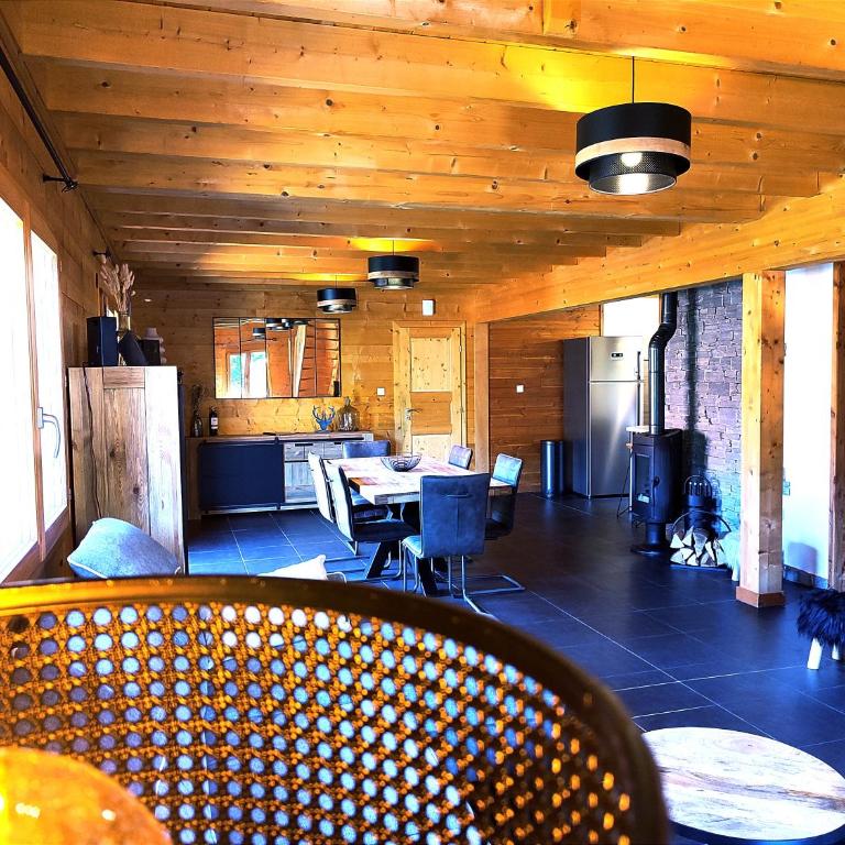 ⁂⁂ LE NID DE PIERRE & JULIE [CLEDICIHOME] 2 pas du centre ville / SPA & TERASSE AMENAGEE ⁂⁂ - Chalet - 14