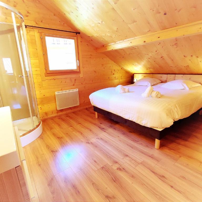 ⁂⁂ LE NID DE PIERRE & JULIE [CLEDICIHOME] 2 pas du centre ville / SPA & TERASSE AMENAGEE ⁂⁂ - Chalet - 22