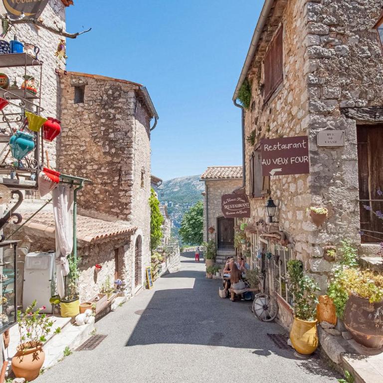 Belle Maison De 3 Chambres À Andon - Maison de Vacances 3 Chambres - 32