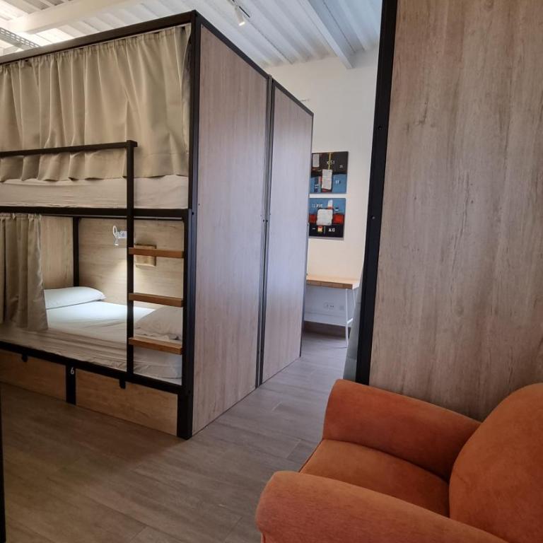 Nut Hostel - Bed in 10-Bed Mixed Dormitory Room - 2