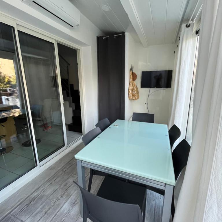 Aux Ayguades, Pavillon tout confort proche plage, terrasse et WIFI - Maison 3 Chambres - 12