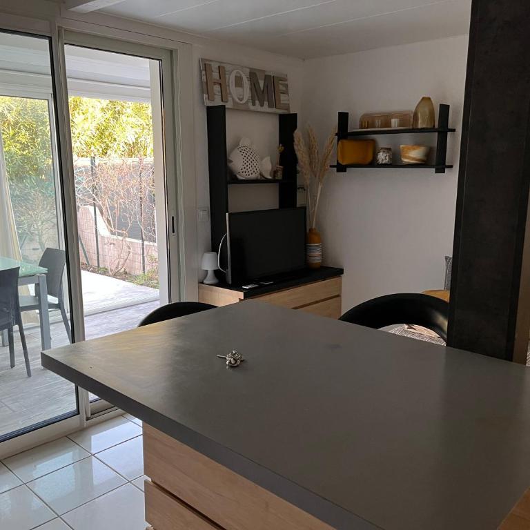 Aux Ayguades, Pavillon tout confort proche plage, terrasse et WIFI - Maison 3 Chambres - 11