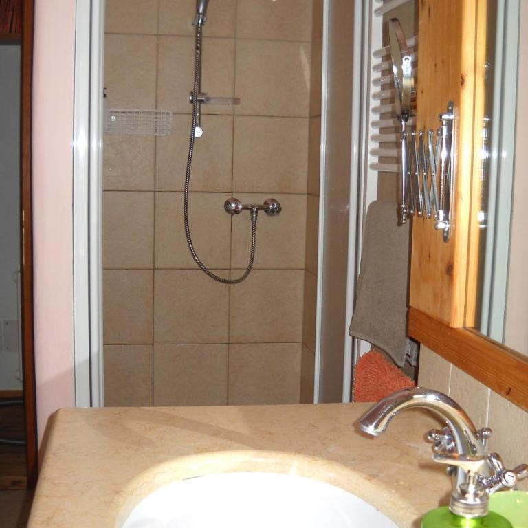 B&B Artemia - Camera Matrimoniale/Doppia con Letti Singoli con Bagno - 16