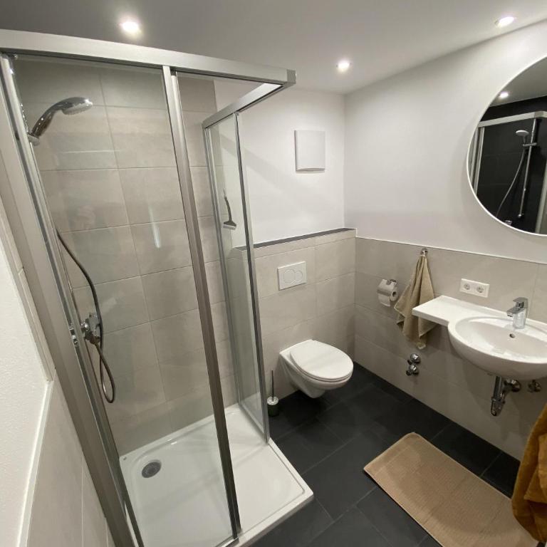 Ribisel Apartments für Familien - Alpentherme inklusive! - Familienzimmer mit Dusche - 2