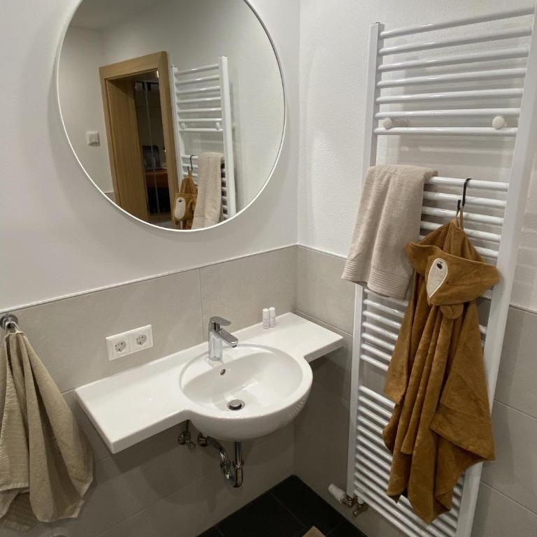 Ribisel Apartments für Familien - Alpentherme inklusive! - Familienzimmer mit Dusche - 9