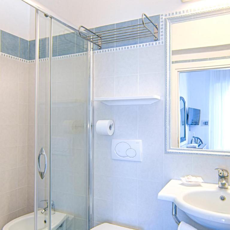 Hotel Gorini - Camera Quadrupla Standard - 11