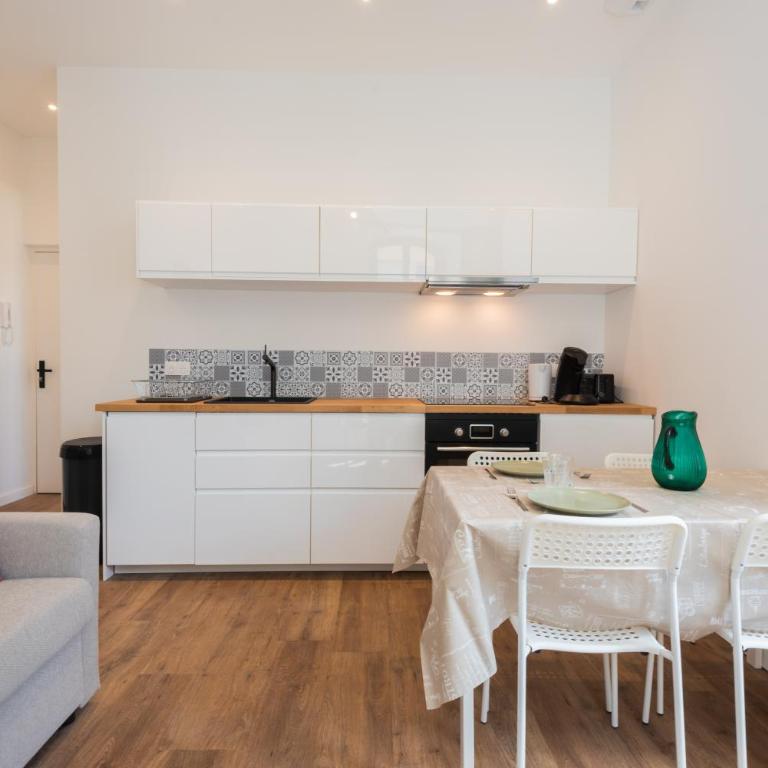 Appartements centre-ville - Wifi - Cuisine tout équipée - Lave-linge - Appartement avec Balcon - 3