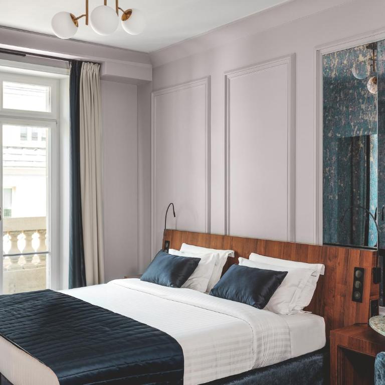 M Social Hotel Paris - Chambre Signature avec 1 Lit Queen-Size et Balcon - 2