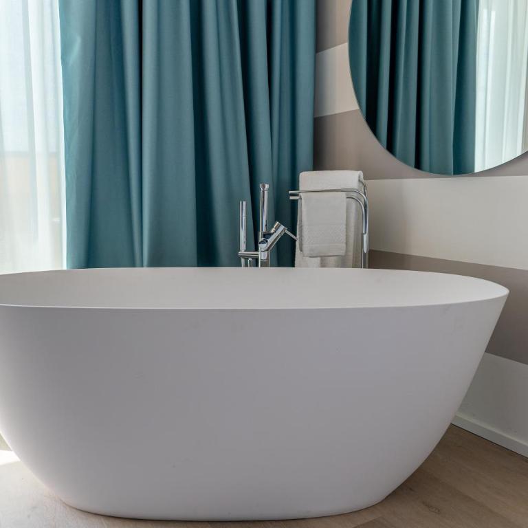 Hotel Orient & Pacific - Deluxe Double Room with Sea View and Spa - 5