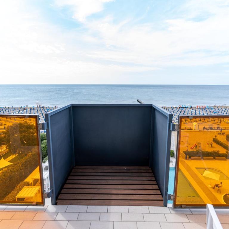 Hotel Orient & Pacific - Deluxe Double Room with Sea View and Spa - 4