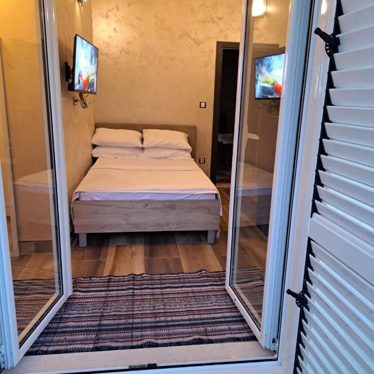 Apartments with sea view in Prcanj - Two-Bedroom Apartment - 11