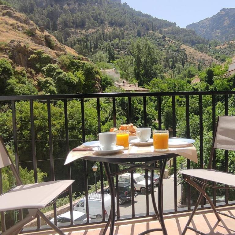 ALOJAMIENTO YOLANDA CAZORLA - Two-Bedroom House - 1