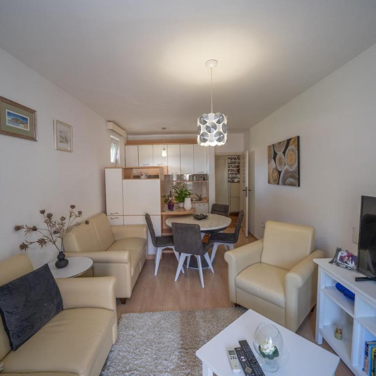 Sunshine - Two-Bedroom Apartment - 6