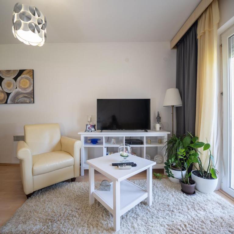 Sunshine - Two-Bedroom Apartment - 3