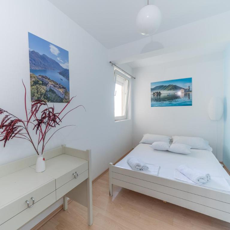 Sunshine - Two-Bedroom Apartment - 10