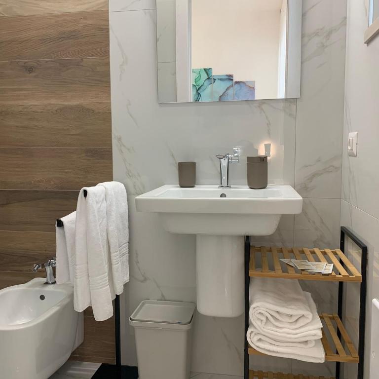 Nautilus Room&Apartment - Camera Matrimoniale con Bagno Privato - 2