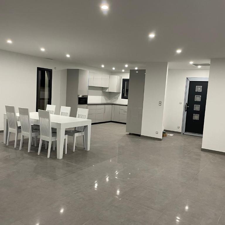 MAISON moderne avec piscine chauffée - Haus mit 3 Schlafzimmern - 2