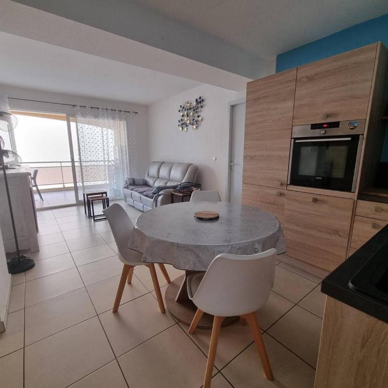 Appartement T3 climatisé avec piscine, terrasse et parking privé à 100m de la plage d'Argelès-sur-Mer - FR-1-388-204 - Appartement - 4