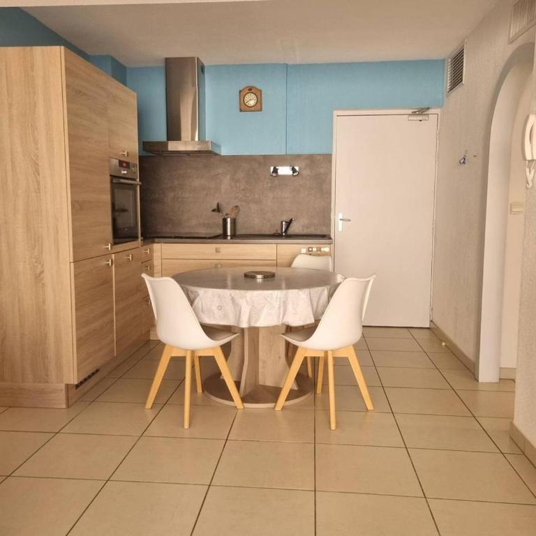 Appartement T3 climatisé avec piscine, terrasse et parking privé à 100m de la plage d'Argelès-sur-Mer - FR-1-388-204 - Appartement - 6