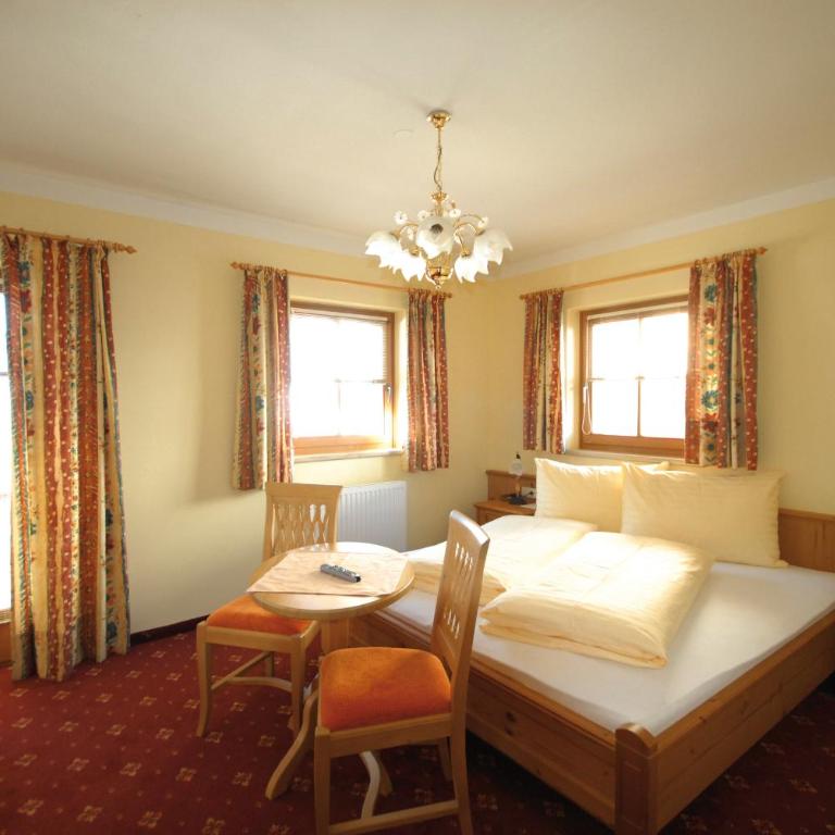 Ferienhof Pfefferbauer - Doppelzimmer mit Balkon - 9
