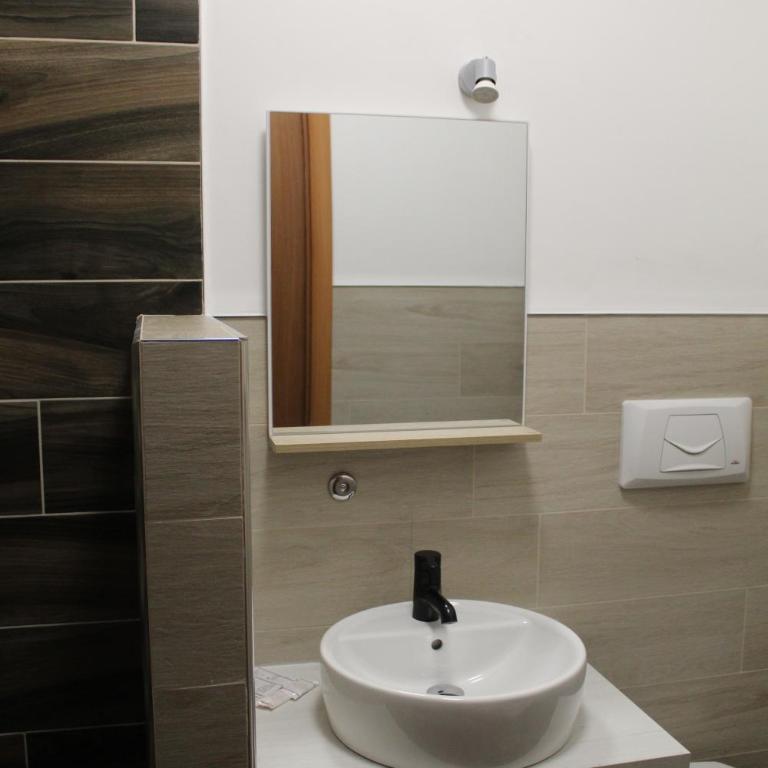 Manfredi Sea Room - Camera Familiare con Balcone - 12