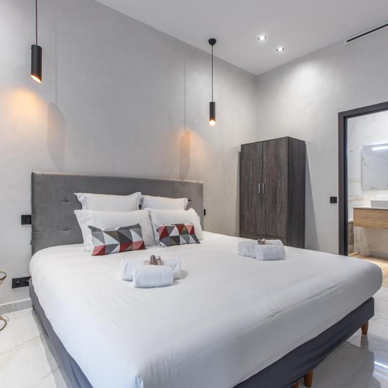 Résidence Topaze - Central - Luxurious - 50m Croisette Palais - LRA CANNES - SAPHIR - Three-Bedroom Apartment - 5