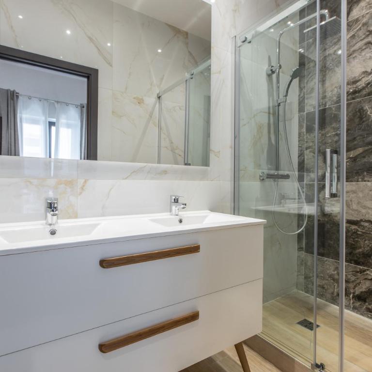 Résidence Topaze - Central - Luxurious - 50m Croisette Palais - LRA CANNES - SAPHIR - Three-Bedroom Apartment - 8