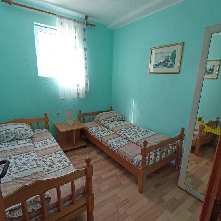 Apartments & Rooms Vitko - Twin Room with Shared Bathroom - 3