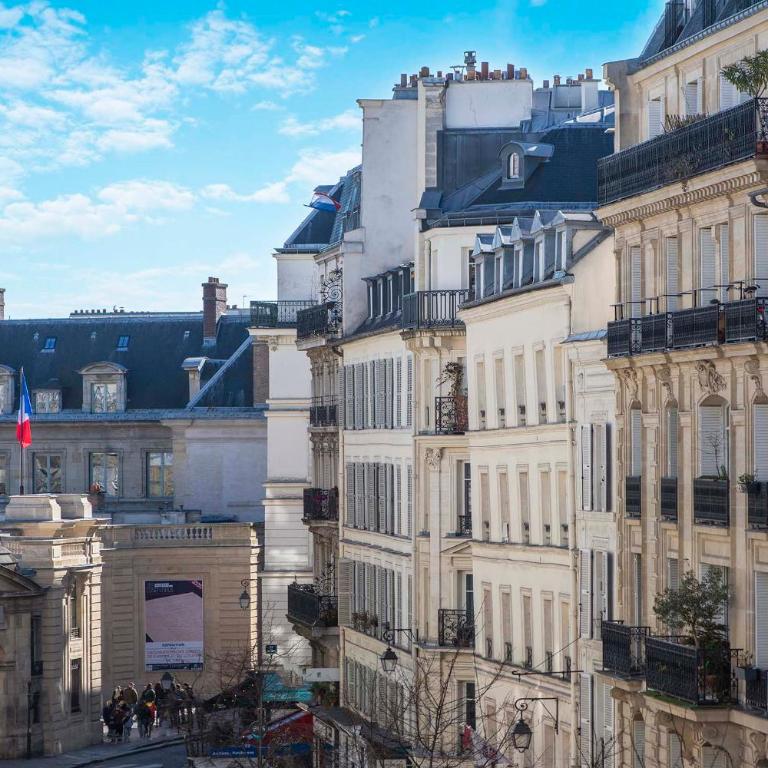 LE BEAU MARAIS - Luxury Apartments, AIR COND, LIFT - Deluxe Quenn Studio LAPIS LAZULI - 3
