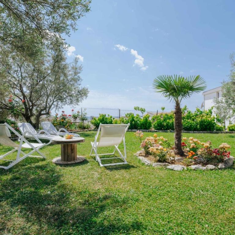 Sea Garden Apartments - Apartment - 9