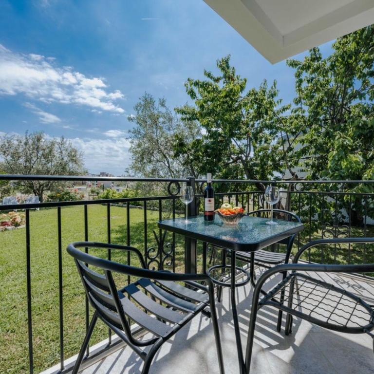 Sea Garden Apartments - One-Bedroom Apartment - 3