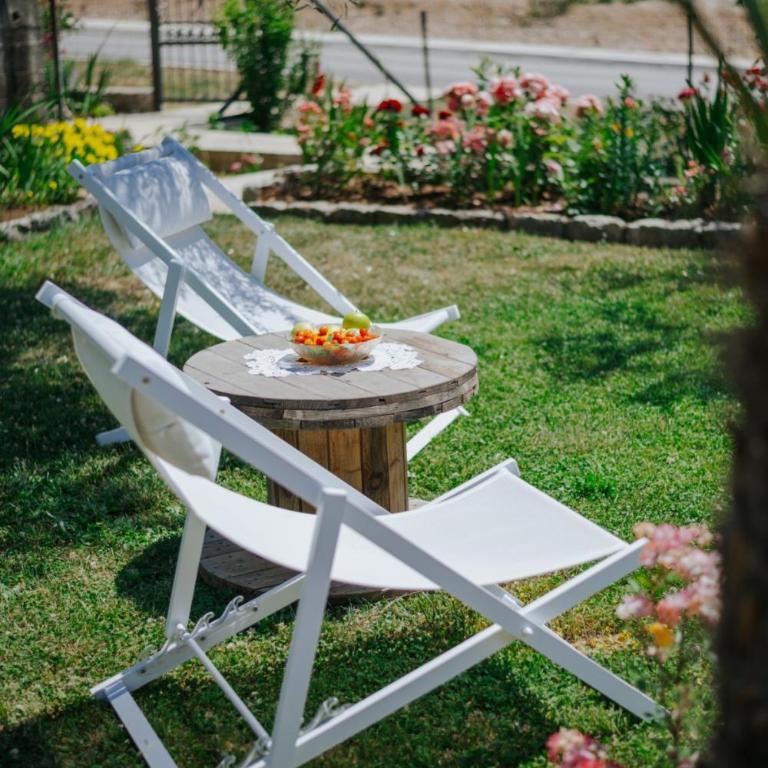 Sea Garden Apartments - Apartment with Garden View - 7