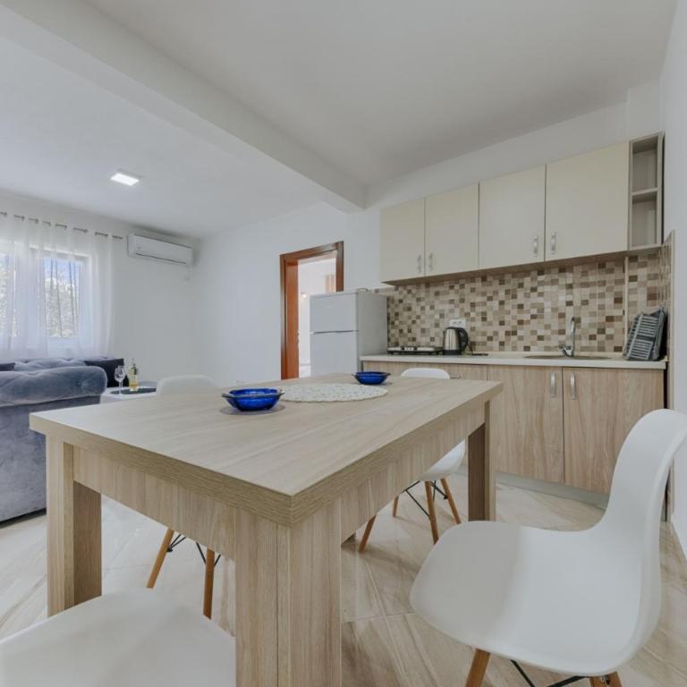 Sea Garden Apartments - Apartment with Sea View - 5