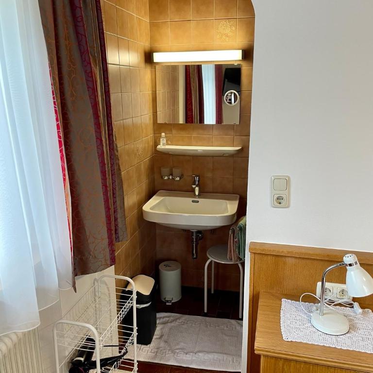 Haus Gröblacher - Doppelzimmer mit Balkon - 8