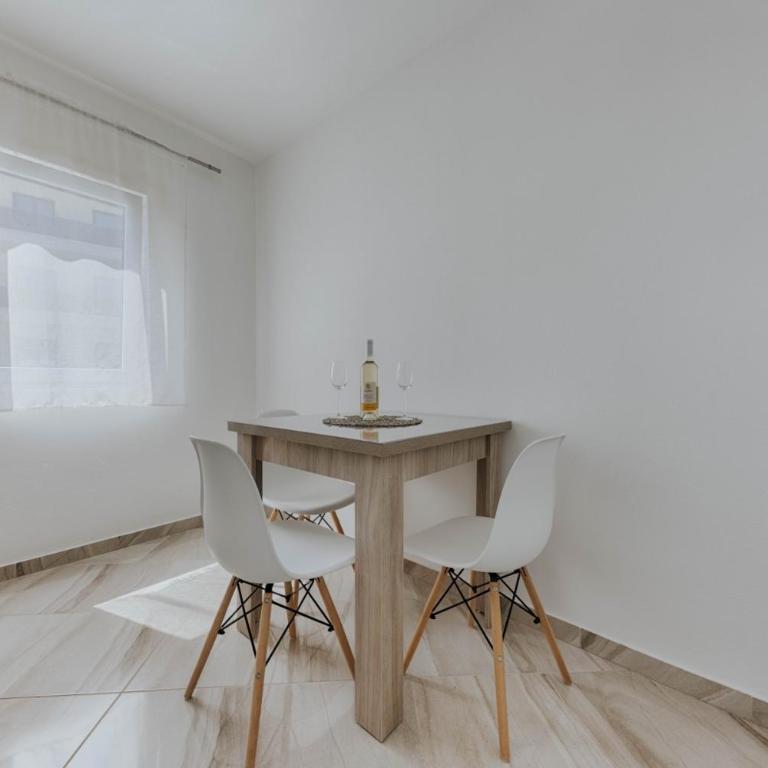 Sea Garden Apartments - Studio with Sea View - 9