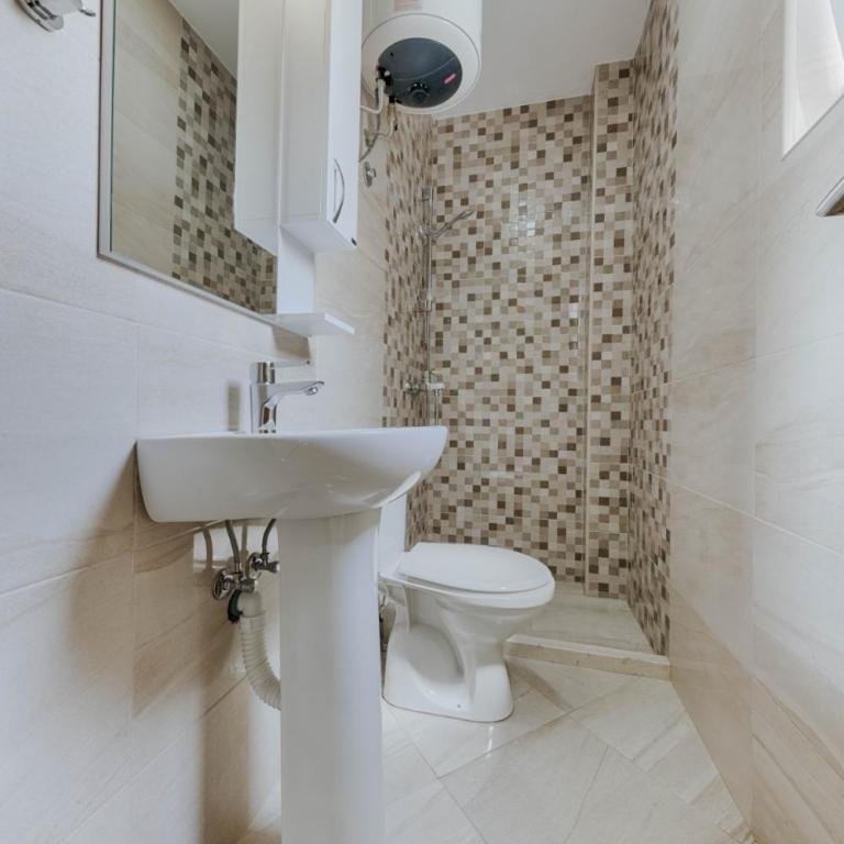 Sea Garden Apartments - Apartment with Mountain View - 11