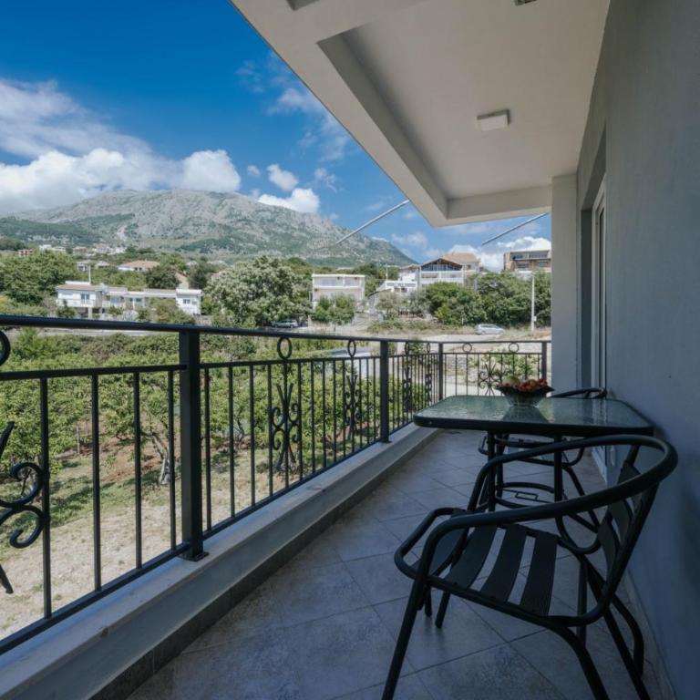 Sea Garden Apartments - Apartment with Mountain View - 12
