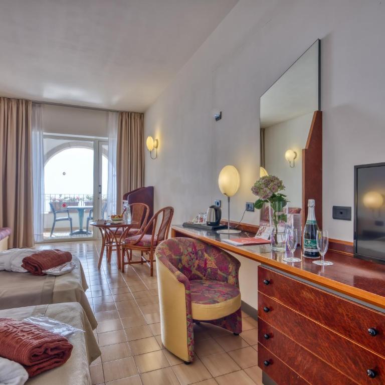 Hotel Olimpo le Terrazze - Camera Matrimoniale/Doppia con Letti Singoli con Balcone e Vista Mare - 14