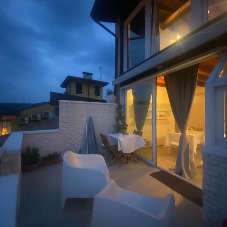 La casa di Angelina - Appartamento Attico con 2 Camere da Letto e Terrazza - 40