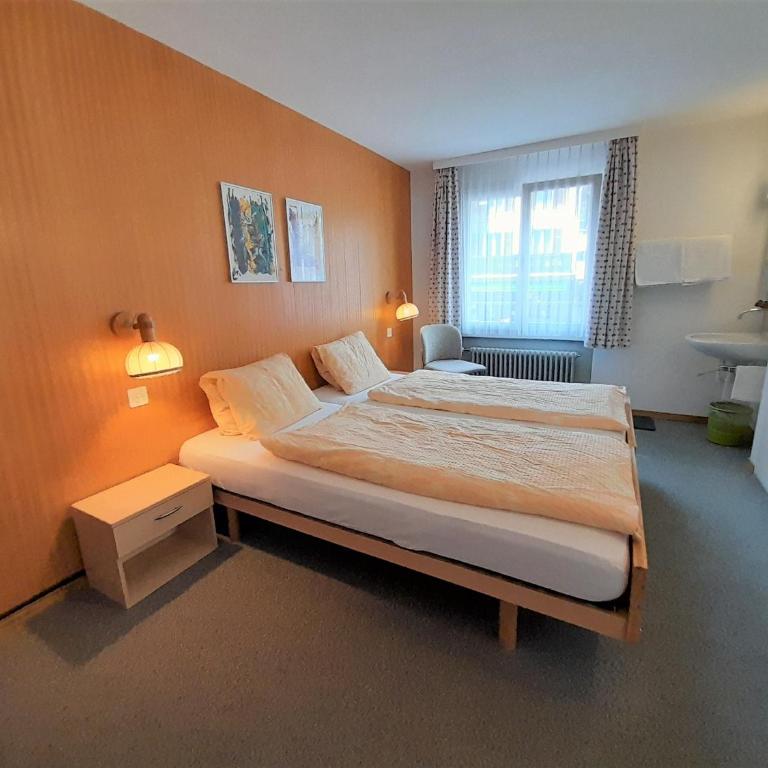 Hotel Tschuggen - Doppelzimmer mit Gemeinschaftsbad - 4