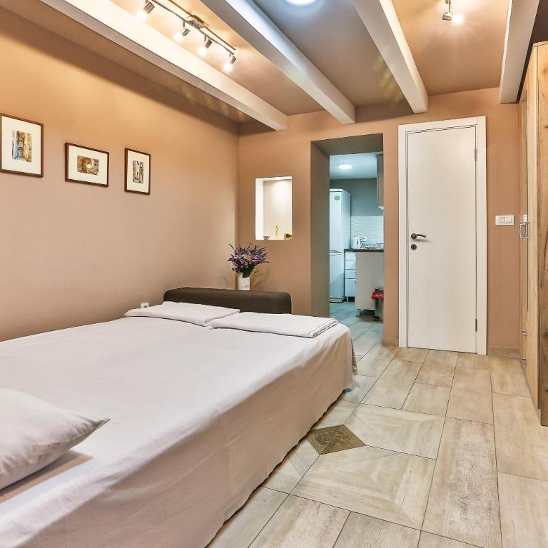 Magnolia Lux Apartments - Studio with Garden View - 5