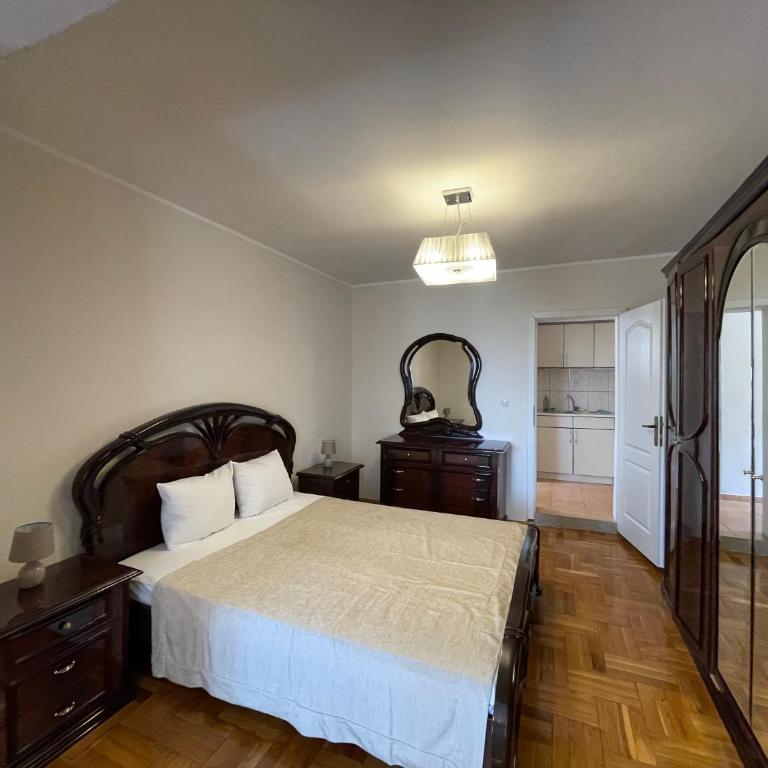 Villa Semashko - Porodična Soba sa Balkonom - 4