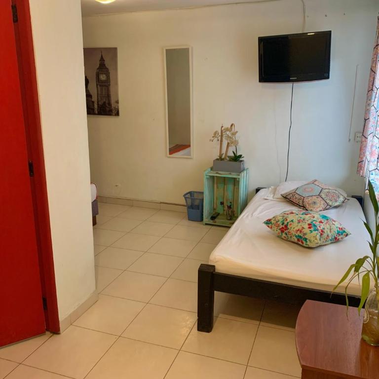 The Pelican Larry Hostel - Double Room with Private Bathroom - 1