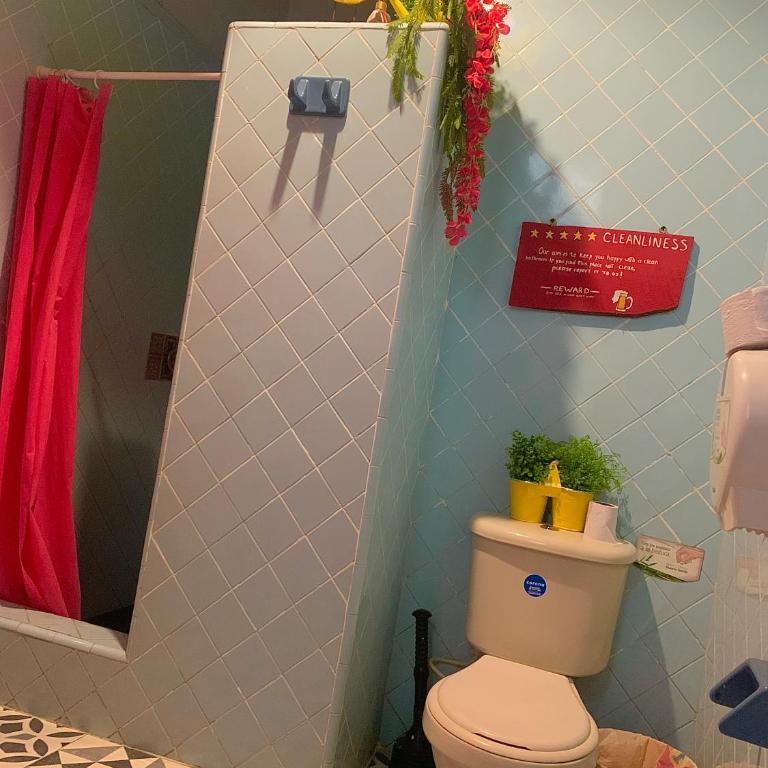 The Pelican Larry Hostel - Bed in 8-Bed Mixed Dormitory Room - 4