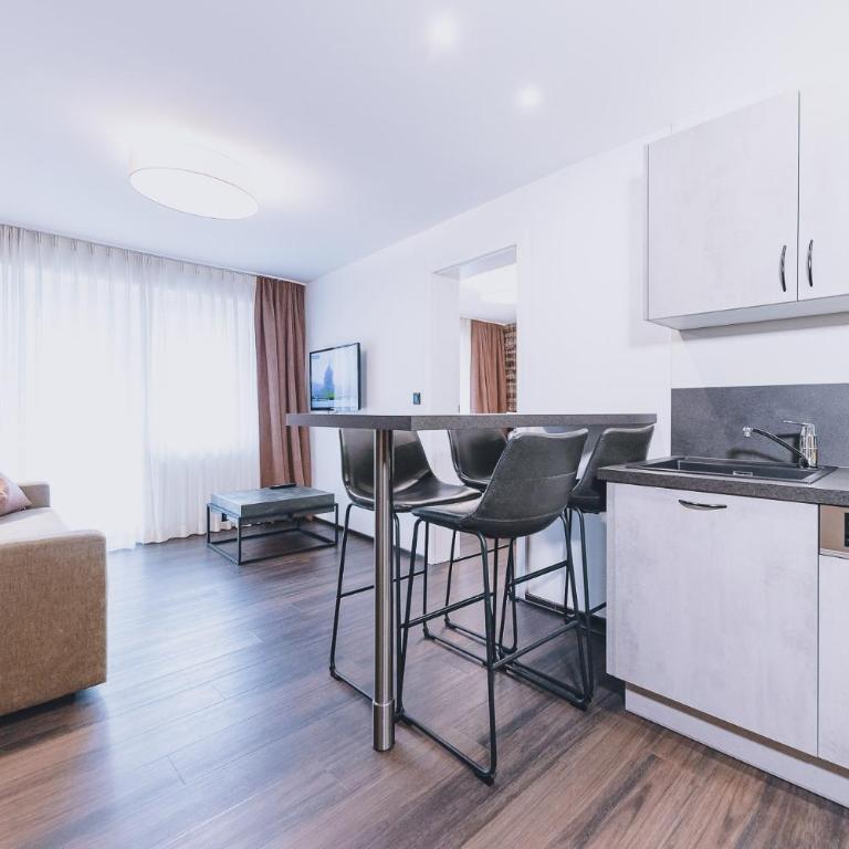 Alpine City Living by we rent, SUMMERCARD INCLUDED - Apartment mit Balkon - 2