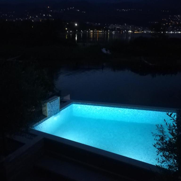 Apartments Sutorina - One-Bedroom Apartment with Balcony and Sea View - 13