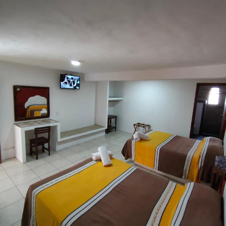 Hotel Hacienda Morales. - Superior Quadruple Room - 9