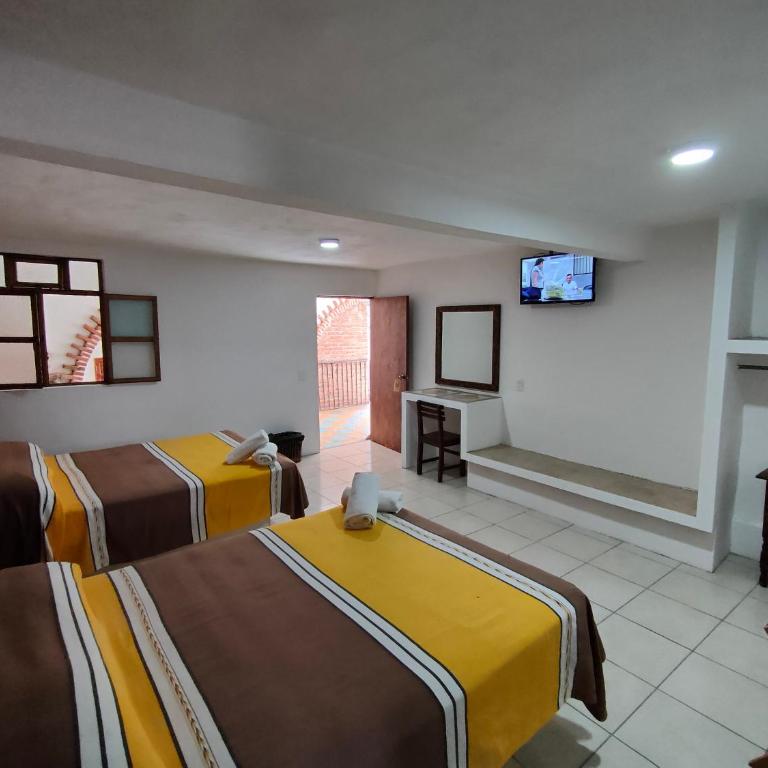 Hotel Hacienda Morales. - Superior Quadruple Room - 10